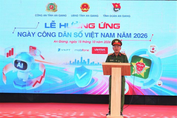 Phó Giám đốc Công an tỉnh An Giang, Đại tá Huỳnh Thanh Lâm phát biểu tại buổi lễ. Ảnh: Nghiêm Túc