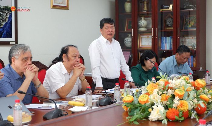 Phó Chủ nhiệm Ủy ban Văn hóa và Xã hội Tạ Văn Hạ đề nghị rà soát các chính sách, đánh giá tác động đầy đủ