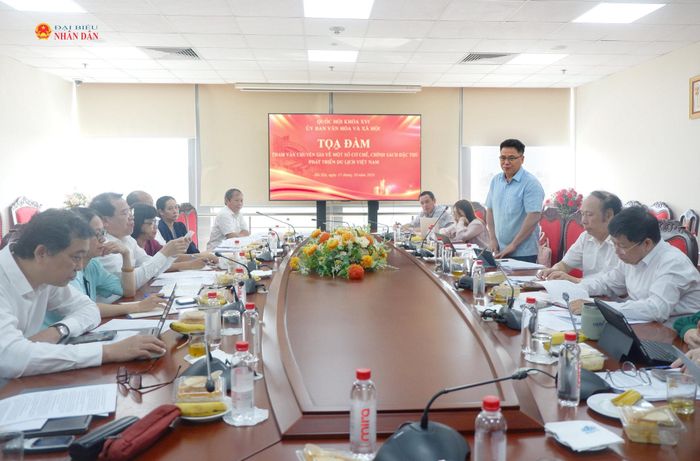 Tọa đàm có sự tham gia của nhiều chuyên gia, đại diện bộ, ngành liên quan