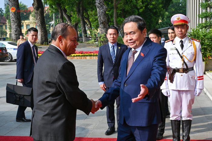 Chủ tịch Quốc hội Trần Thanh Mẫn đón Thường trực Ban Bí thư Trung ương Đảng Nhân dân Cách mạng Lào Vilay Lakhamphong