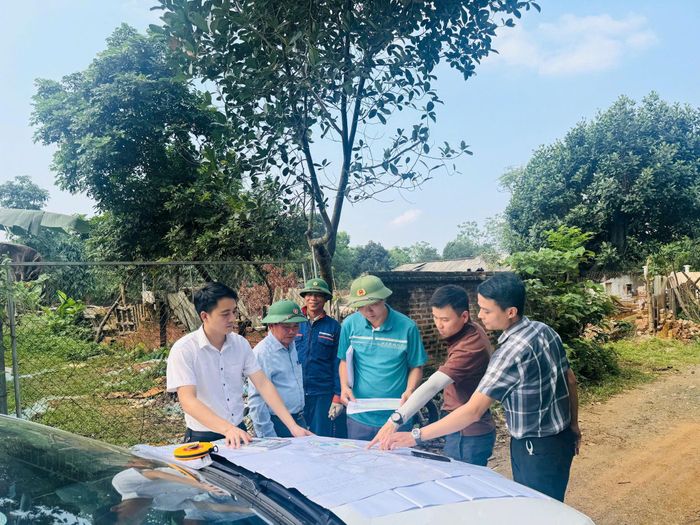 Kiểm đếm giải phóng mặt bằng dự án Khu Công nghệ cao Hòa Lạc tại thôn 1, xã Hòa Lạc. Ảnh: TH