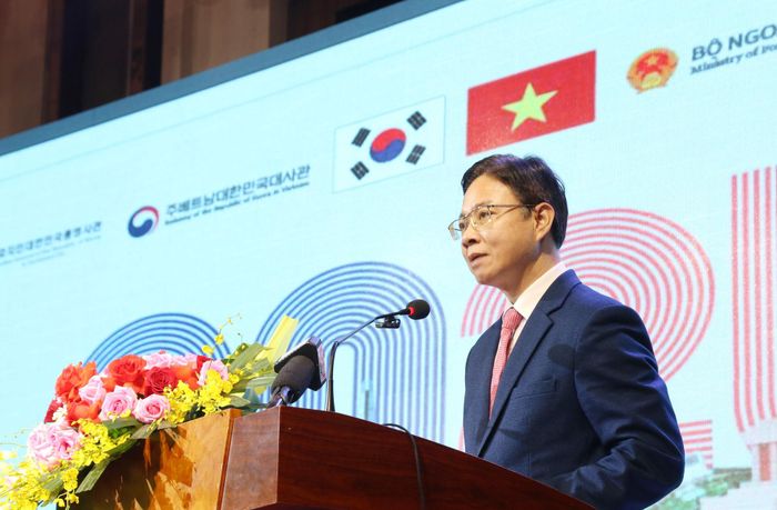 Thứ trưởng Bộ Ngoại giao Ngô Lê Văn phát biểu tại hội nghị. Ảnh: Văn Dũng