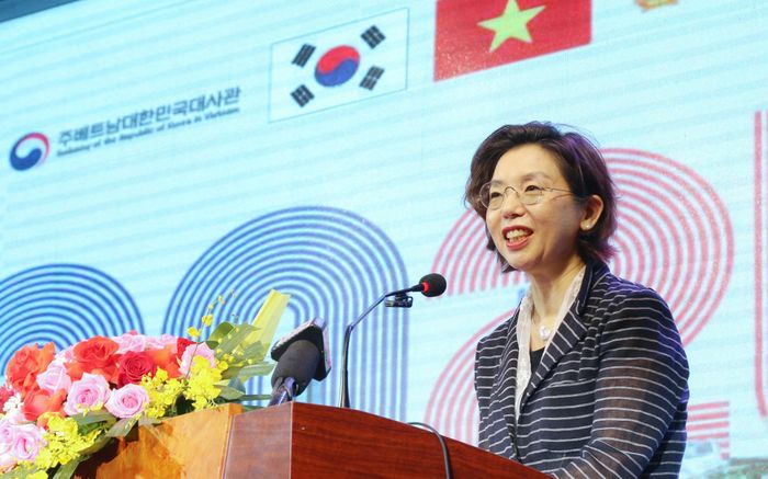 Đại sứ Hàn Quốc tại Việt Nam Lee Miyon phát biểu tại hội nghị. Ảnh: Văn Dũng