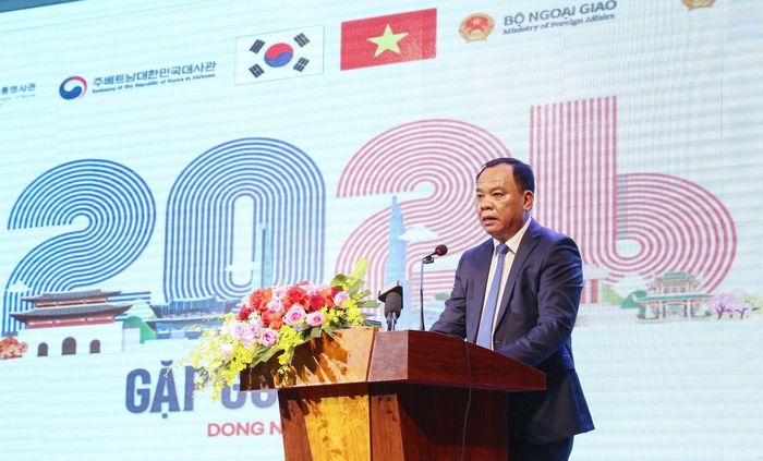 Phó Bí thư Thành ủy Đồng Nai Võ Tấn Đức phát biểu khai mạc hội nghị. Ảnh: Văn Dũng