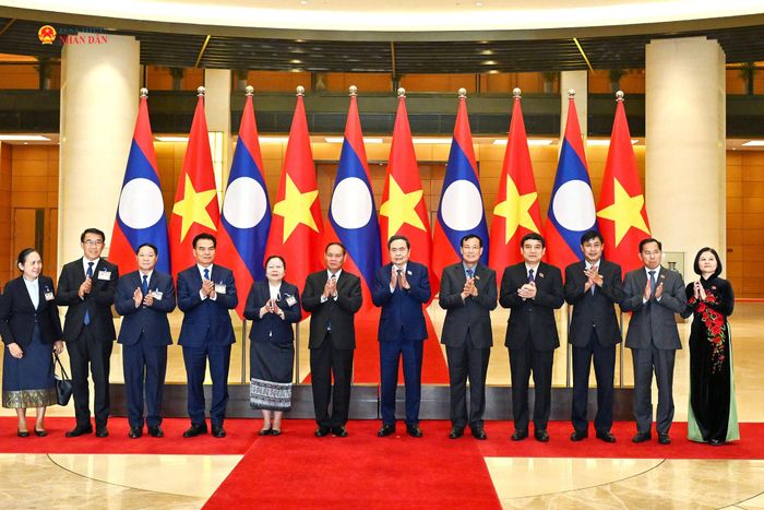 Chủ tịch Quốc hội Trần Thanh Mẫn, Thường trực Ban Bí thư Trung ương Đảng Nhân dân Cách mạng Lào Vilay Lakhamphong và các đại biểu