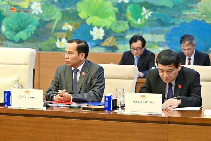 Các đại biểu tham dự cuộc tiếp