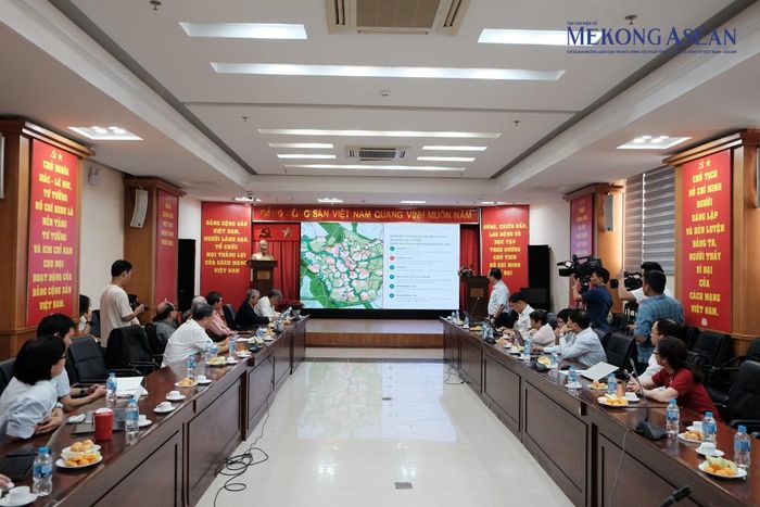Toàn cảnh tọa đàm “Đường sắt đô thị mở đường cho hiện đại hóa Hà Nội, tầm nhìn 100 năm”. Ảnh: Mộc An/Mekong ASEAN.