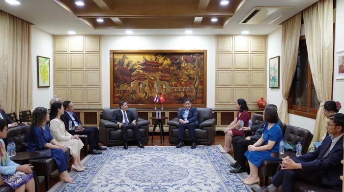 Thống đốc Phạm Đức Ấn tới thăm Đại sứ quán Việt Nam tại Thái Lan