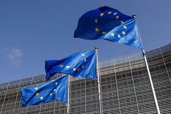  Mức thâm hụt thương mại gần 360 tỷ euro trong năm 2025 đặt EU trước sức ép thu hẹp khoảng cách xuất nhập khẩu và bảo vệ năng lực cạnh tranh công nghiệp. Ảnh: Reuters. 