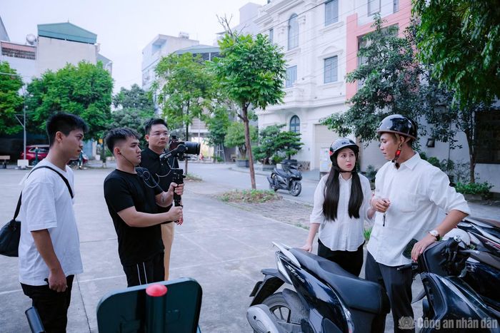 Cán bộ, chiến sĩ CSGT Hà Nội trong một cảnh quay.