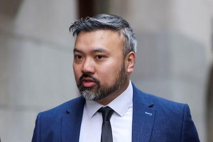 Bị cáo Chi Leung Wai xuất hiện tại Tòa án Old Bailey sau khi bị truy tố theo Đạo luật An ninh Quốc gia, liên quan cáo buộc tham gia hoạt động gián điệp, Anh. Ảnh: Reuters