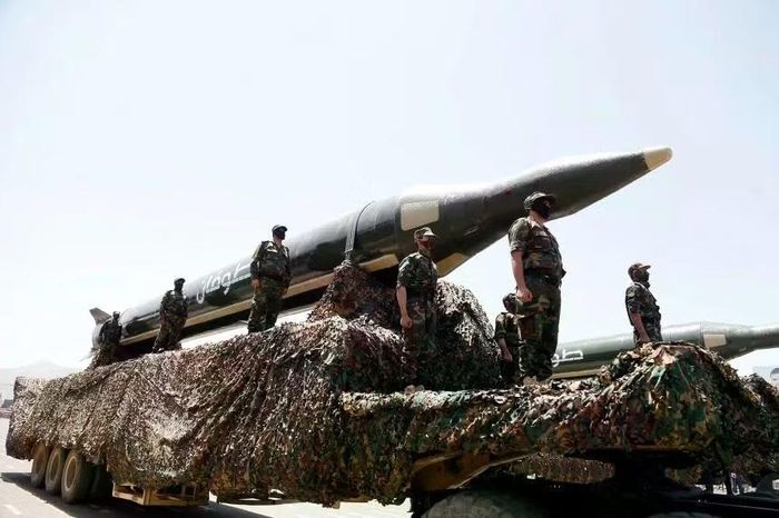 Nhóm Houthi tại Yemen tổ chức một cuộc duyệt binh ở Sanaa, Yemen hồi tháng 9/2023. Ảnh: Mohammed Hamoud/Getty Images