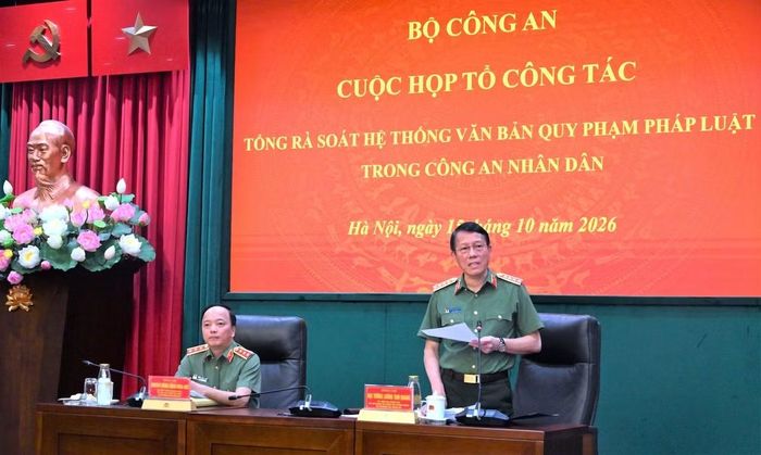 Bộ trưởng Lương Tam Quang phát biểu mở đầu cuộc họp.