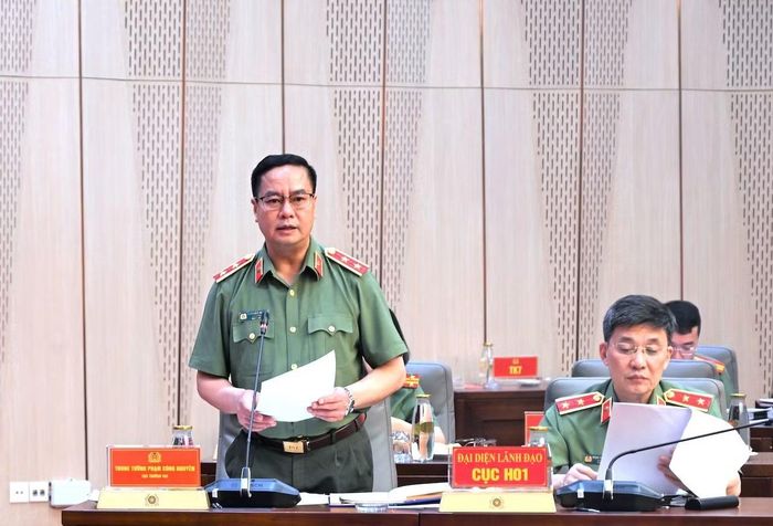 Trung tướng Phạm Công Nguyên điều hành nội dung thảo luận.