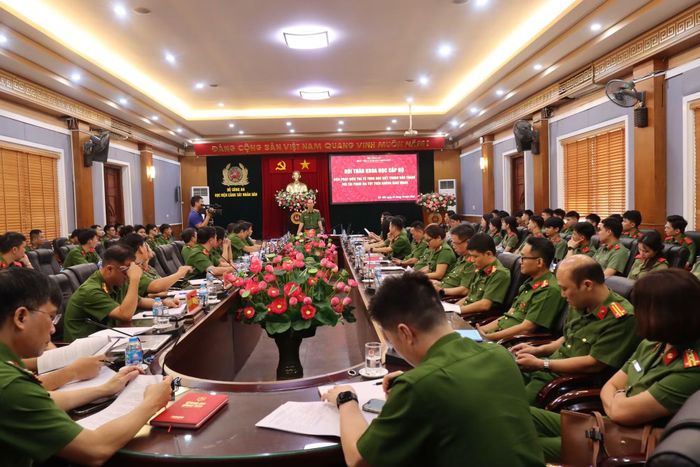 Các đại biểu tham dự hội thảo.