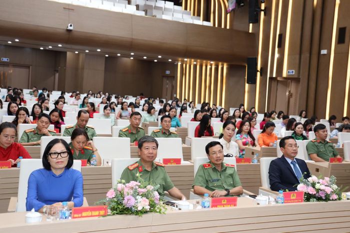 Đại biểu dự buổi gặp mặt.