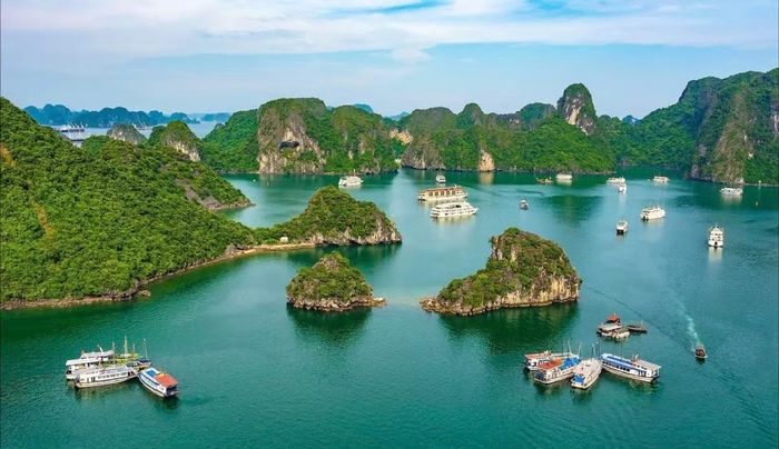 Du lịch là một trong những lĩnh vực mũi nhọn thúc đẩy tăng trưởng GRDP của Quảng Ninh.