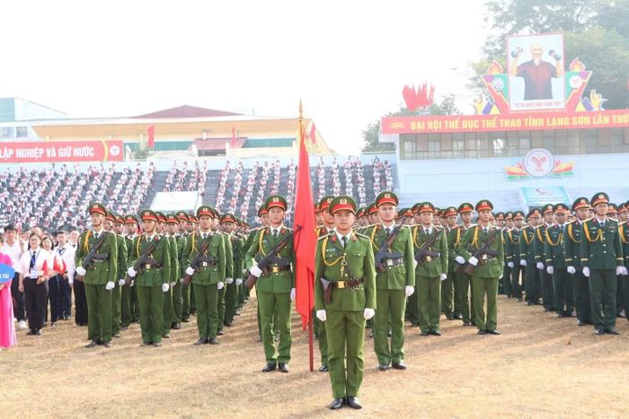 Đoàn Công an tỉnh Lạng Sơn tham gia diễu binh tại Lễ khai mạc