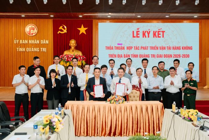 UBND tỉnh Quảng Trị và các hãng hàng không ký kết thỏa thuận hợp tác phát triển vận tải hàng không giai đoạn 2026 - 2030