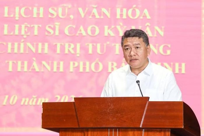 Đồng chí Đỗ Đình Hữu - Phó Trưởng Ban Tuyên giáo Thành ủy Bắc Ninh phát biểu tại hội thảo.