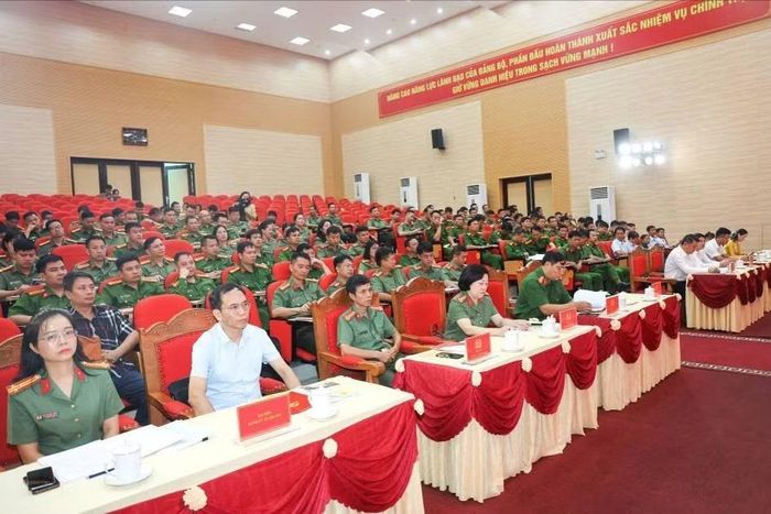 Các đại biểu dự hội thảo.