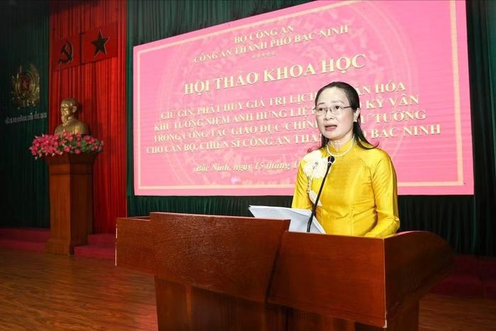Đồng chí Đỗ Thị Hương, Phó Chủ tịch thường trực UBND phường Việt Yên phát biểu tại hội thảo.