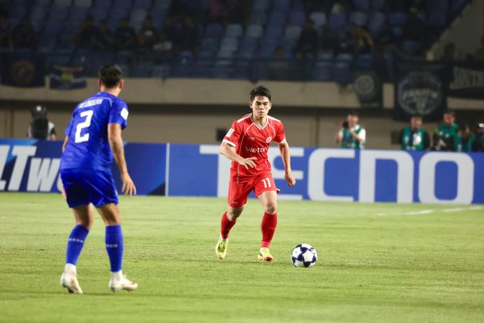 Thể Công Viettel (áo đỏ) nhận thất bại trong chuyến làm khách tại Indonesia. Ảnh: Viettel FC
