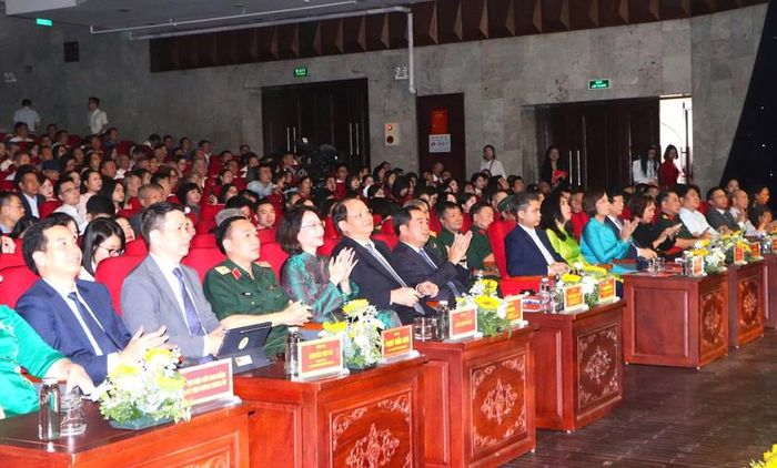 Các đại biểu tham dự lễ trao giải.
