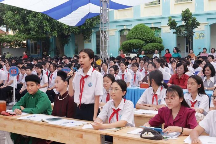 Các em học sinh hào hứng tham gia chương trình. Ảnh: CTTĐTTP