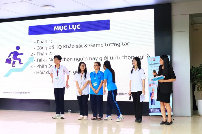 HS hào hứng tương tác cùng Chuyên gia Quyền trẻ em Lê Thị Thu Hà