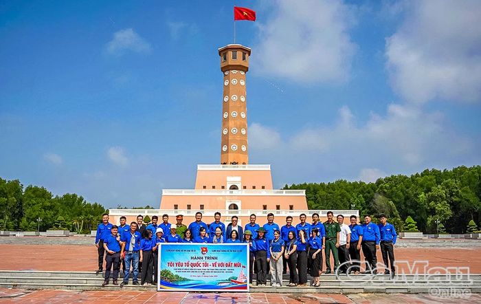 Hội Liên hiệp Thanh niên Việt Nam phối hợp với các Cụm hoạt động và thi đua thuộc Tỉnh đoàn Cà Mau tham gia Hành trình “Tôi yêu Tổ quốc tôi - về với Ðất Mũi”.