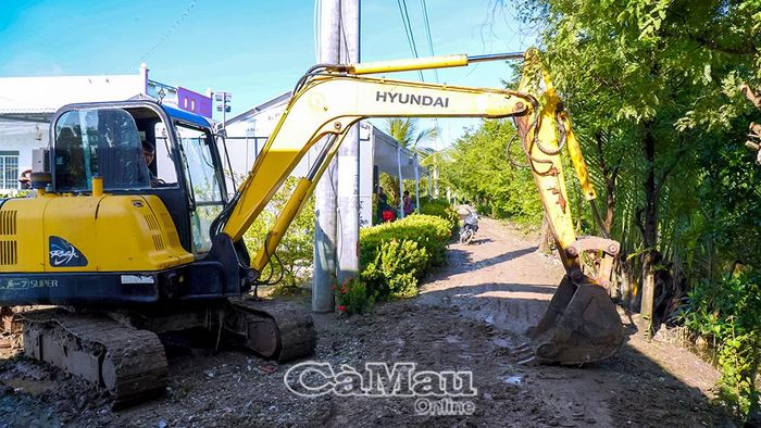 Máy móc, thiết bị cơ giới được huy động thi công ngay sau lễ phát động ra quân.