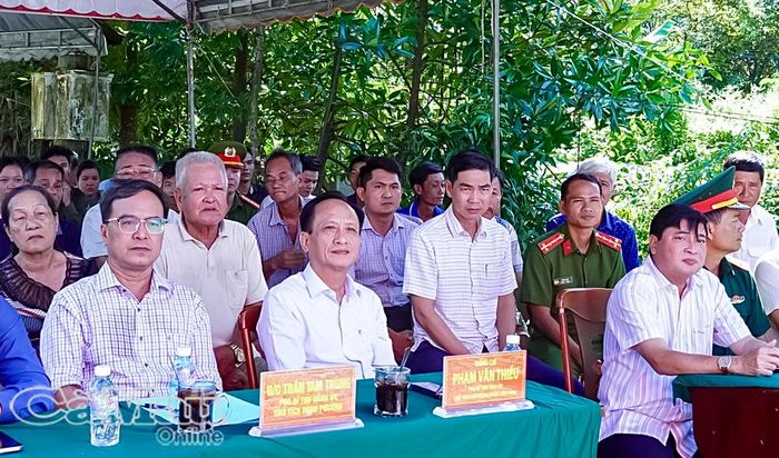 Đồng chí Phạm Văn Thiều, Phó Bí thư Tỉnh uỷ, Chủ tịch HĐND tỉnh, tham dự lễ khởi công tuyến đường kênh Cây Da.