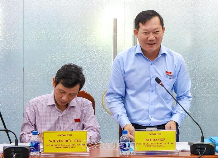 Ông Đỗ Hoà Hợp, Phó Trưởng ban Văn hoá - Xã hội HĐND tỉnh, Phó Trưởng đoàn giám sát, trao đổi, gợi mở giải pháp khai thác hiệu quả các thiết chế văn hoá, thể thao tại địa phương.