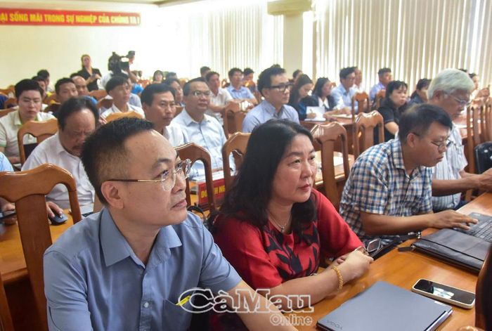 Các đại biểu tham dự hội thảo.