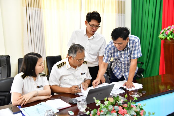 Tổ Kiểm toán trao đổi với đơn vị