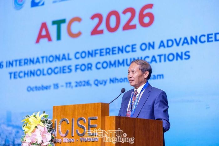 Ông Đoàn Quang Hoan, Phó chủ tịch Hội Vô tuyến - Điện tử Việt Nam, phát biểu khai mạc ATC 2026.