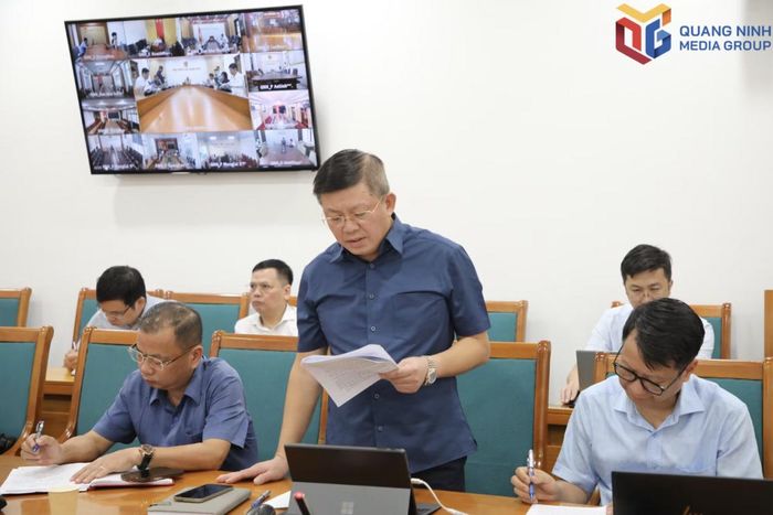 Đại diện các sở, ngành liên quan báo cáo tại buổi làm việc. Ảnh: Quảng Ninh Media Group.