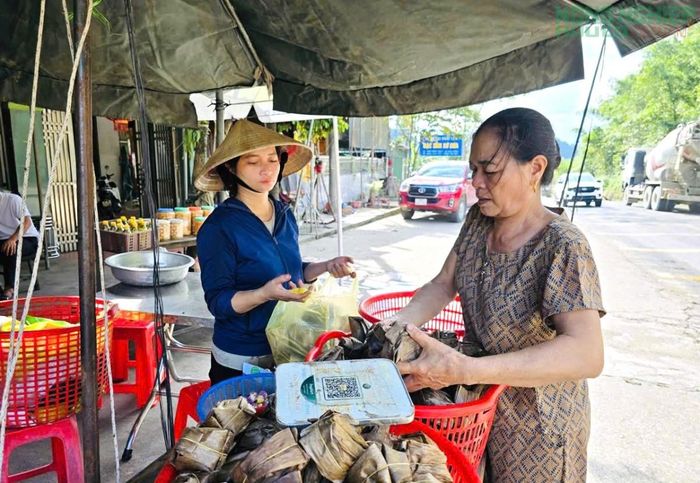 Nghề làm bánh gai đang góp phần tạo nên nét riêng trong đời sống kinh tế, văn hóa của người dân xã Vĩnh Tường.