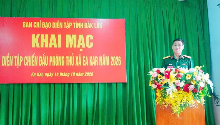 Đại tá Nguyễn Duy Tráng, Phó Chỉ huy trưởng Bộ Chỉ huy Quân sự tỉnh Đắk Lắk, Trưởng Tiểu ban 2 Ban Chỉ đạo diễn tập tỉnh phát biểu khai mạc.