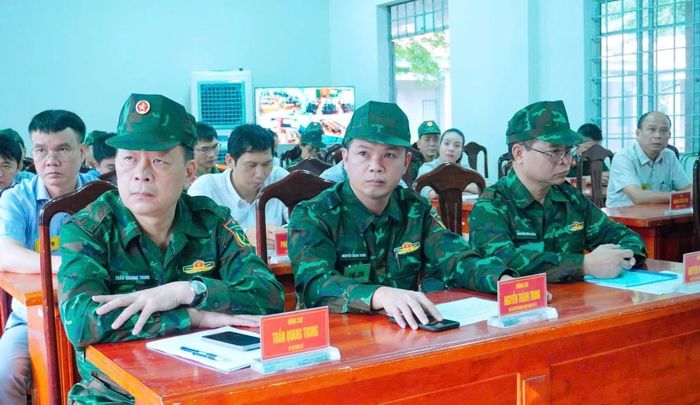 ông Trần Quang Trung, Bí thư Đảng ủy, Chủ tịch HĐND xã, Trưởng Ban Chỉ đạo diễn tập chiến đấu trong khu vực phòng thủ xã Ea Kar; ông Nguyễn Thành Trung, Phó Bí thư Thường trực Đảng ủy xã; ông Nguyễn Minh Chuyền, Phó Bí thư Đảng ủy, Chủ tịch UBND xã; cùng các thành viên khung diễn tập của xã.