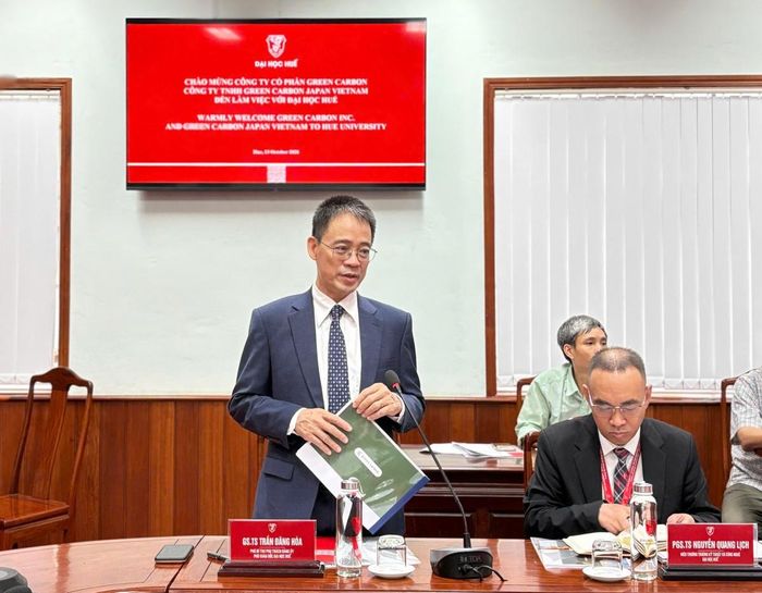 GS.TS. Trần Đăng Hòa, Phó Giám đốc Đại học Huế phát biểu tại buổi làm việc