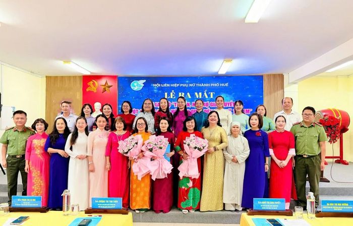 Hội LHPN thành phố Huế ra mắt Câu lạc bộ tư vấn và Điểm tư vấn, hỗ trợ miễn phí, góp phần bảo vệ quyền lợi phụ nữ, trẻ em và nâng cao an toàn trong kỷ nguyên số.