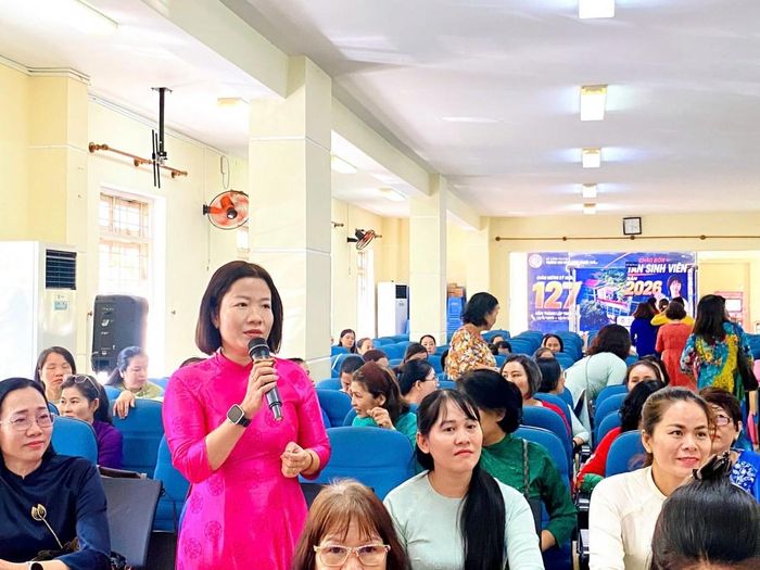 Các đại biểu trao đổi ý kiến tại chương trình