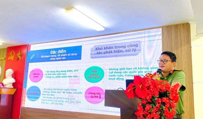 Đại úy Nguyễn Văn Kiệt, Phòng An ninh mạng Công an thành phố Huế trao đổi tại diễn đàn