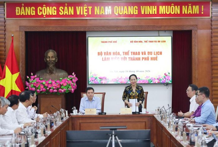 Bộ trưởng Bộ Văn hóa, Thể thao và Du lịch Lâm Thị Phương Thanh phát biểu tại buổi làm việc
