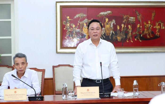 Các đại biểu tham gia phát biểu tại buổi làm việc