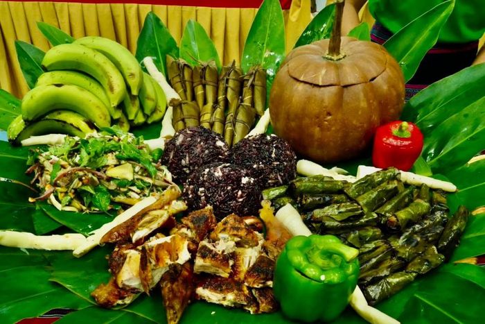 các đội thi mang đến nhiều món ăn hấp dẫn, đậm đà bản sắc núi rừng