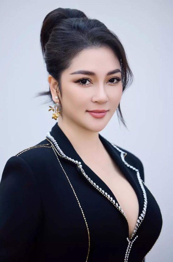 Nhan sắc mặn mà của Nguyễn Thị Huyền sau hơn 2 thập kỷ đăng quang.