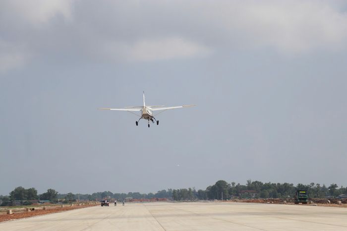 Máy bay Cessna 208 thực hiện chuyến bay thử nghiệm tại Cảng hàng không Quảng Trị thành công, an toàn. (Ảnh: L.H.T)